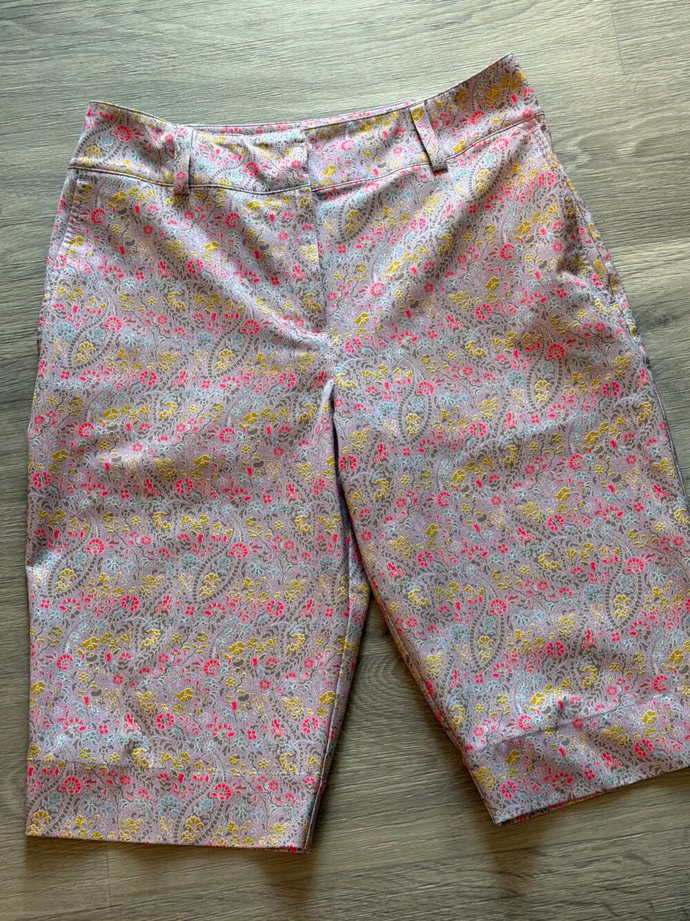 Nike Golf size 10 floral golf shorts